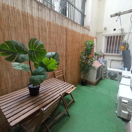 Private Rooms On Tamarit Street برشلونة المظهر الخارجي الصورة