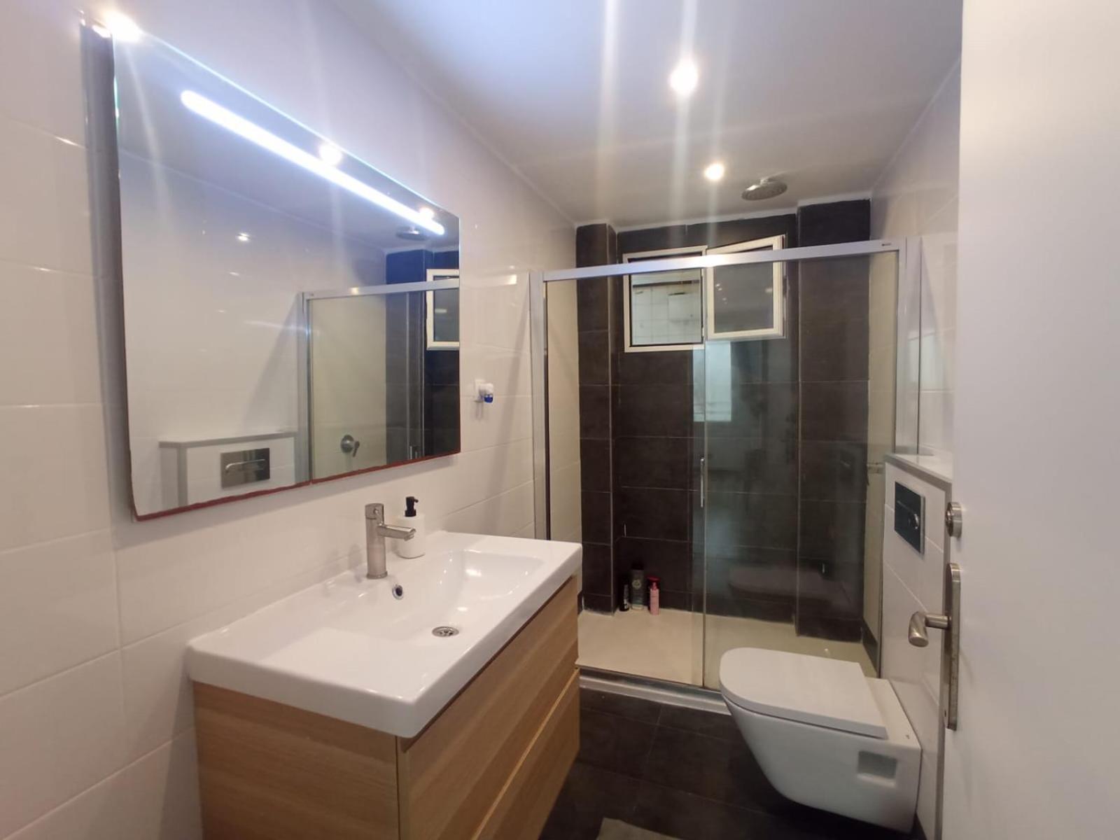 Private Rooms On Tamarit Street برشلونة المظهر الخارجي الصورة
